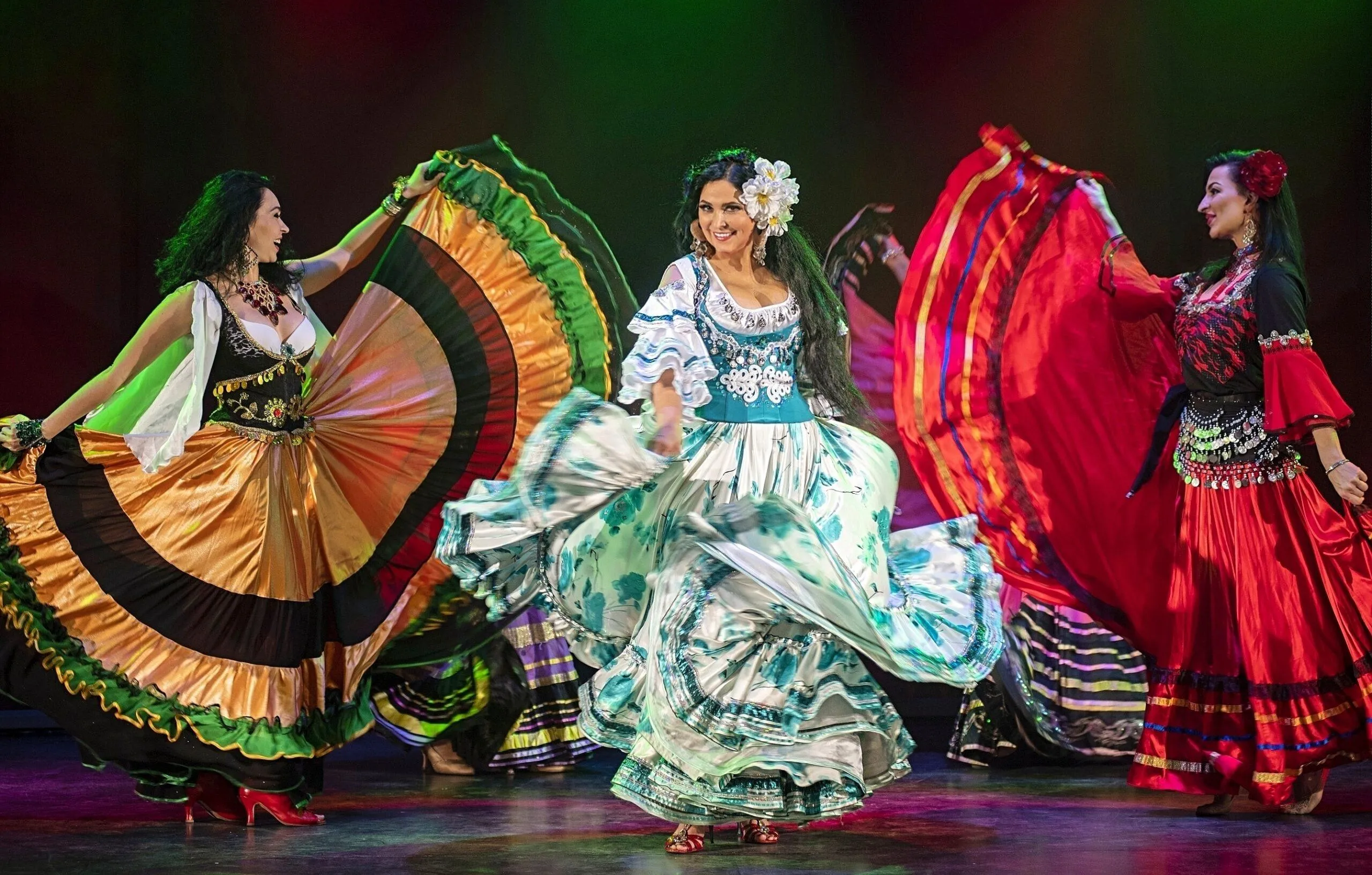 Elena Rutkowska z zespołem Cygańskie Czary Rewia taneczna