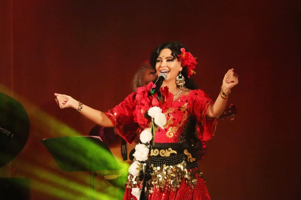 Elena Rutkowska z zespołem Cygańskie Czary Rewia